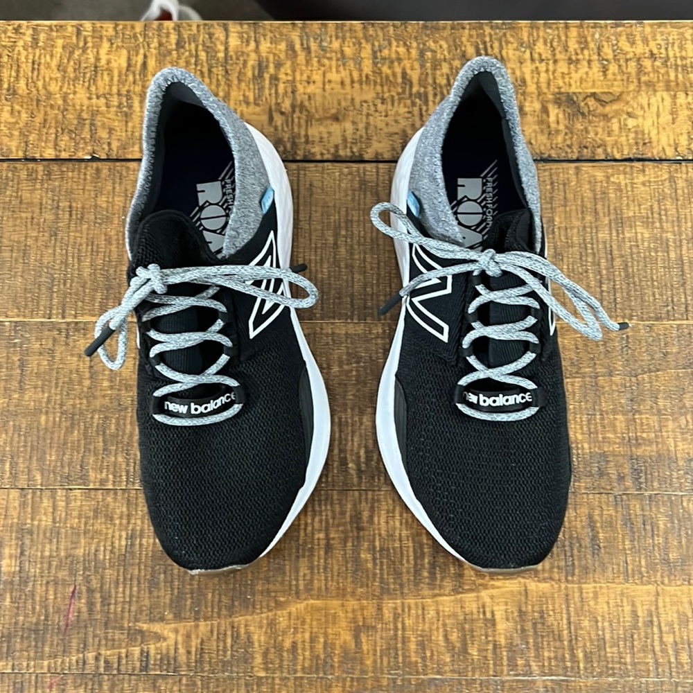 Mew Balance Size 8 roav fresh foam. Black and gray.
